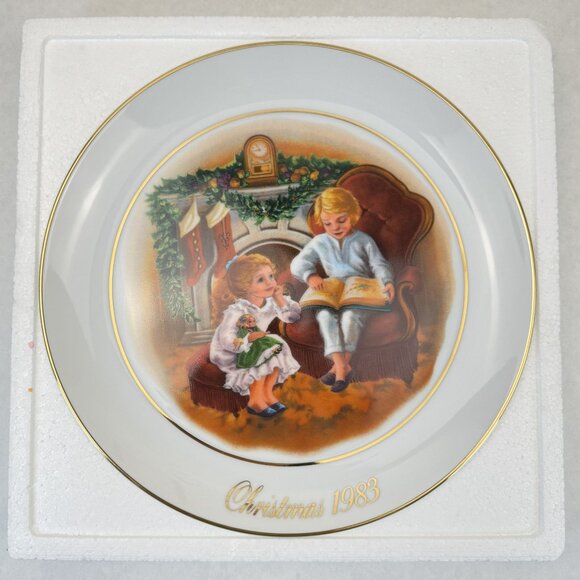 Avon Christmas Memories Plate 1983 Enjoying the Night Before Christmas Third 9" - Picture 8 of 10